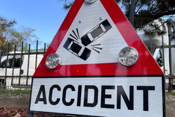 Accident lângă Aeroportul Sibiu. Doi copii și un bărbat au ajuns la spital cu răni grave