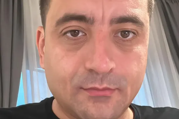 George Simion locuiește în chirie alături de soția și copilul lor. Ce are în frigider liderul AUR: „Scap de oboseală în 5 zile”