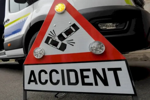 Accident pe Centura Capitalei cu trei autoturisme implicate! O persoană a fost transportată la spital