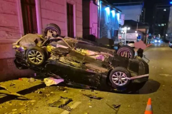 Accident rutier grav în miezul nopții, în Pitești. Patru persoane au fost transportate la spital