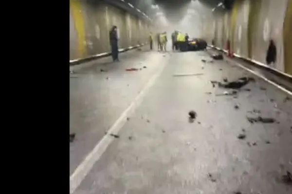 Accident rutier în Pasajul Unirii din Capitală! Un tânăr de 23 de ani a pierdut controlul volanului