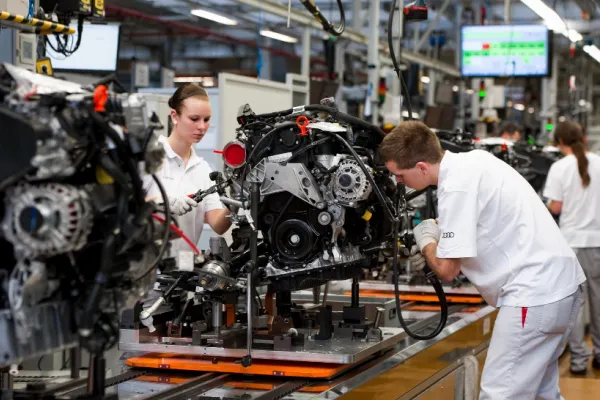 Criză în industria auto europeană. O marcă de lux dă afară angajații de la fabricile din Germania