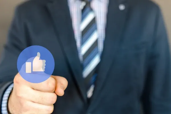 Motivul pentru care polițiștii stau pe Facebook și TikTok. Cum vânează orice informație
