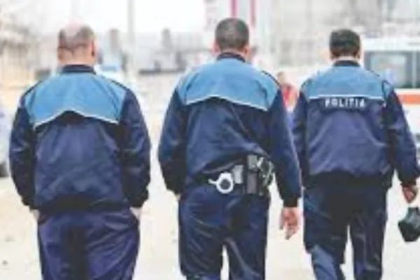 Doi polițiști au fost bătuți de un grup de tineri. DATE-ȘOC