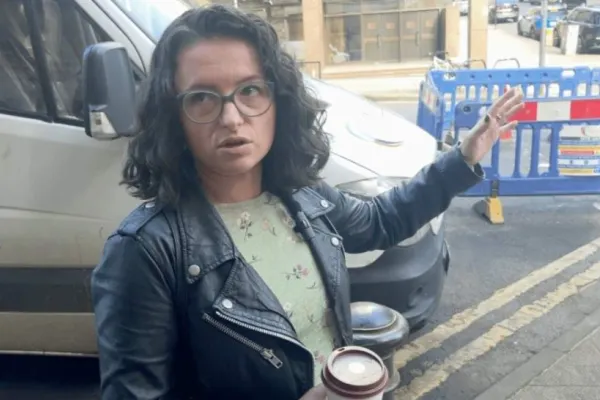 Românca care dă în judecată Warner Bros după un accident grav pe platourile de filmare. Cristina cere despăgubiri de 200.000 de lire sterline