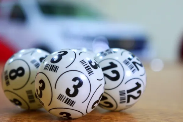 Cine este românul care a câștigat peste 6,5 milioane de euro la LOTO 6/49. Mesajul transmis când s-a prezentat să își ridice banii