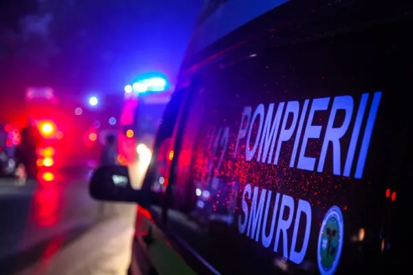 Incendiu puternic în Bihor, la un motel-restaurant din apropierea DN 79. Mai multe autospeciale ale pompierilor intervin