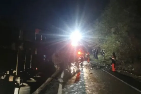 Accident TRAGIC între două TIR-uri pe DN6: Ambii șoferi au decedat