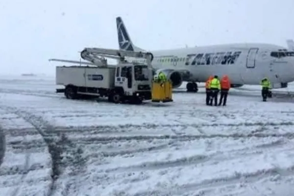 Zboruri suspendate temporar pe două aeroporturi din Rusia, în urma unor atacuri cu drone