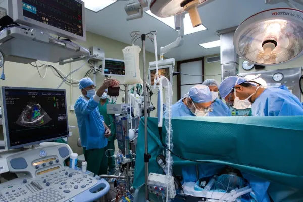 Proteste la Ministerul Sănătății: Peste 1.200 de medici specialiști riscă să-și piardă locurile de muncă