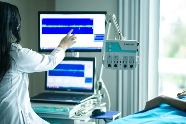Guvernul modifică legislația privind tratamentul minorilor, după cazul mortal de la Târgu Jiu: Persoanele sub 18 ani pot fi tratate de orice medic, în caz de urgență