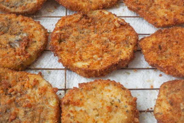 Cele mai delicioase vinete pane pe care le-ai mâncat: crocante la exterior și moi la interior. Regula de aur de care trebuie să ții cont