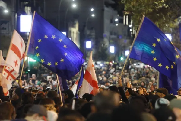 Președintele a declarat ilegitim Guvernul prorus. Georgia este pe un butoi de pulbere