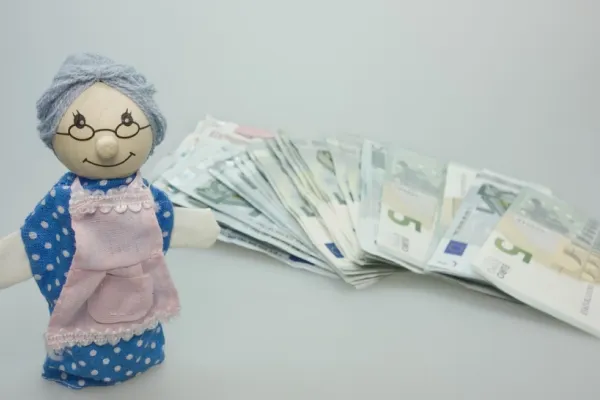 Senatul „strecoară” mărirea contribuțiilor la Pilonul 2. „Nota de plată” pentru pensiile private va crește la 6%