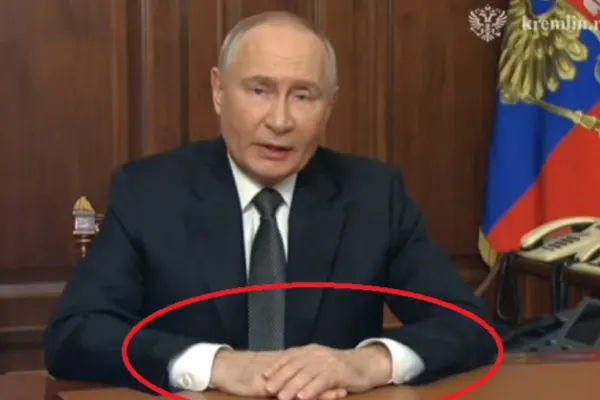Noul videoclip cu Vladimir Putin stârnește controverse cu privire la starea sa de sănătate. Mâinile par paralizate iar discursul nu se sincronizează cu mișcarea buzelor