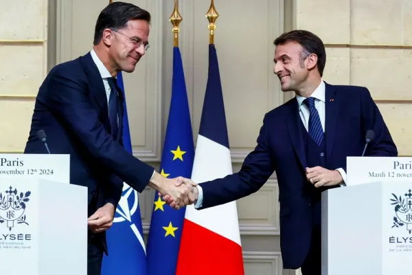 Emmanuel Macron: „Sper ca ajutorul NATO pentru Ucraina să rămână la fel de ferm ca și până acum”