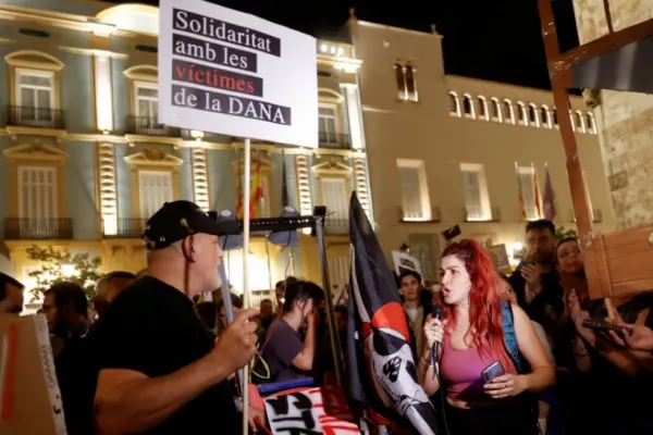 Proteste în Valencia: Spaniolii au ieșit pe străzi și cer demisii după inundațiile devastatoare