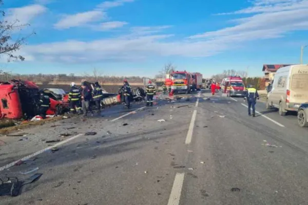 Accident grav pe DN2, în județul Neamț, între două TIR-uri și un autoturism. Două persoane au rămas încarcerate