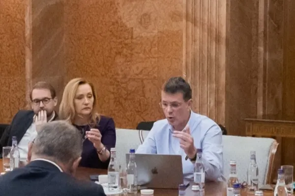 Liderii USR dau ultimatum și fug. Lasconi a cerut să se facă guvern și să se adopte bugetul până luni