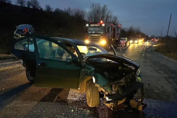 Grav ACCIDENT rutier. Două mașini s-au ciocnit violent: mai multe victime