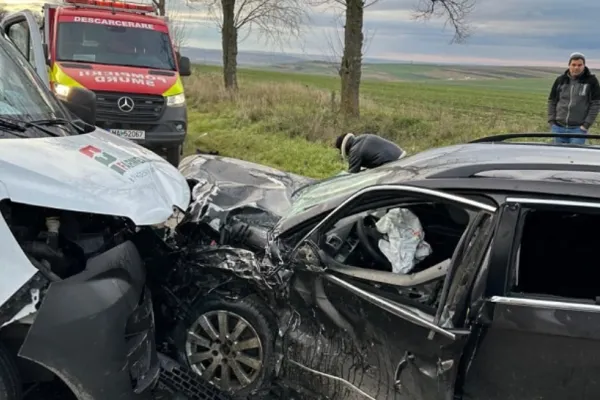Grav accident rutier în această dimineață. 4 victime în urma coliziunii dintre două mașini