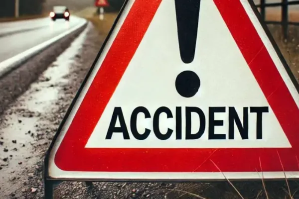 Incident rutier în Dâmbovița: un pieton a fost lovit, iar pasagerul fără permis a trecut la volan şi a izbit un sens giratoriu