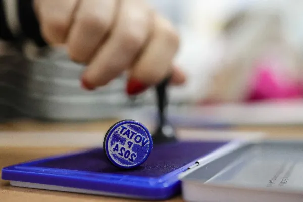 Persoane DECEDATE, pe listele de votare, în mai multe secții din țară! AUR acuză: Avem de a face cu una dintre cele mai grave fraude tolerate de statul român