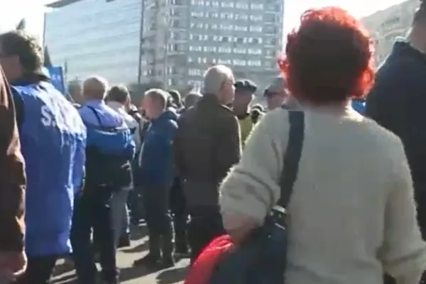 Ordonanța trenuleț scoate oamenii în stradă. PROTESTE MASIVE anunțate în perioada imediat următoare: ce îi nemulțumește pe oameni