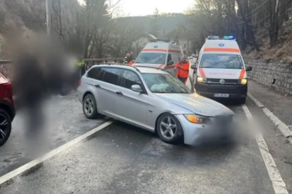 DN 1, blocat în zona staţiunii Sinaia în urma unui accident în care sunt implicate 14 persoane, între care trei copii - FOTO