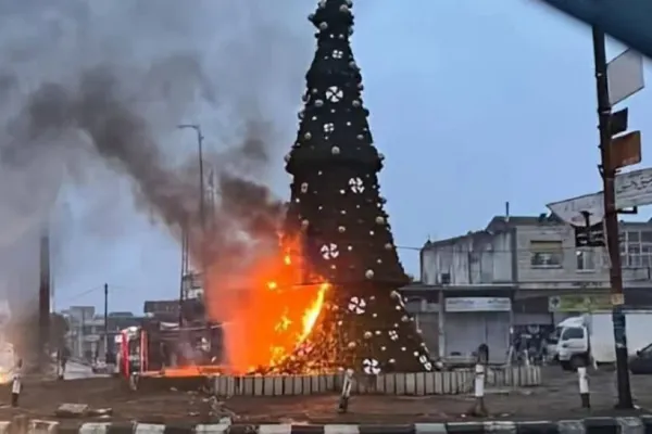 Siria, în flăcări: Proteste ale creștinilor la Damasc, după ce un brad de Crăciun a fost incendiat