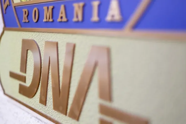 Fost director al Casei de Asigurări de Sănătate Maramureș, trimis în judecată pentru corupție