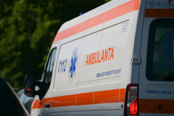 Grav accident rutier pe trecerea de pietoni. Două minore de 13 ani au fost lovite în plin