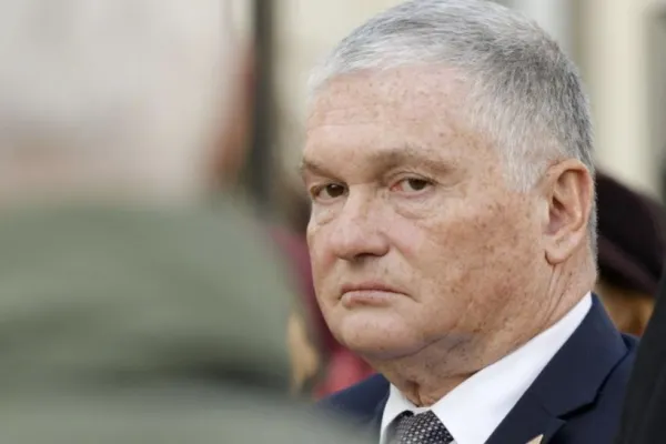 Fostul ambasador SUA la București: „ Guvernul României trebuie să invoce articolul patru din NATO”