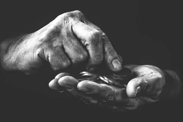 Scenariu SUMBRU pentru România: Dobânzile și inflația, în creștere. Ce semnifică revizuirea de către Fitch la negativ a ratingului