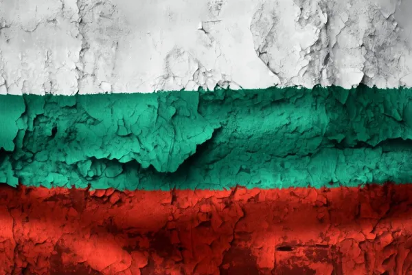 Bulgaria, lovită financiar din două părți, anunță concedieri în masă. Retrageri ale investitorilor străini