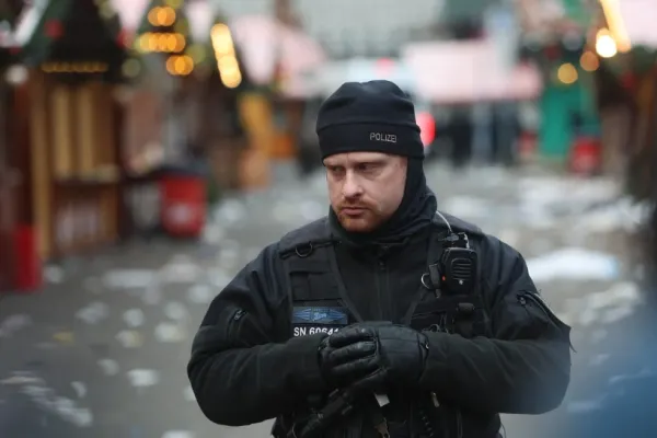 Atacul din Germania a pus pe jar vecinii europeni. Mai multe țări au sporit patrulele de poliție în târgurile de Crăciun