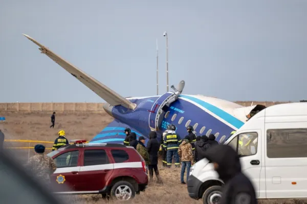 Mai multe companii și-au suspendat zborurile spre Rusia, după speculațiile legate de cauza tragediei aeriene în care au murit 38 de oameni