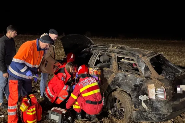 Accident grav pe DN1. Un om a fost prins sub un autoturism răsturnat
