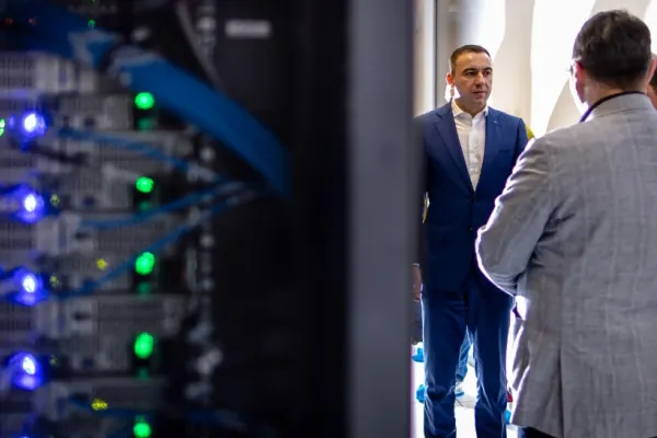Revoluție digitală: echipamentele cloudului guvernamental au fost instalate. Bogdan Ivan, detalii despre investiţia de 100 de milioane de euro care aduce într-un singur loc sistemele informatice ale administraţiei