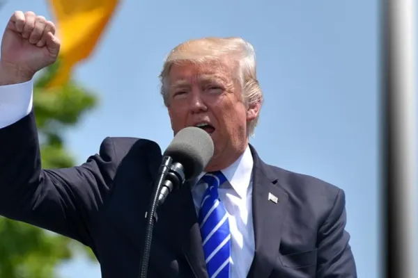 Trump o spune tranșant: Guvernul federal va recunoaște doar două sexe, masculin și feminin