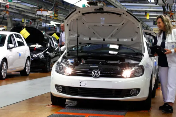 Germania, în colaps. Sindicatul celui mai mare constructor auto european blochează fabricile și oprește producția