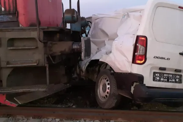 Accident mortal în județul Cluj. Un bărbat a decedat după ce mașina în care se afla a fost lovită de tren