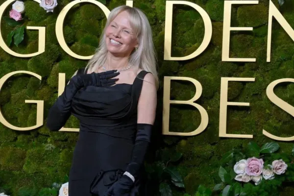 Apariția inedită a Pamelei Anderson la Globurile de Aur. Cum arată actrița la vârsta de 57 de ani
