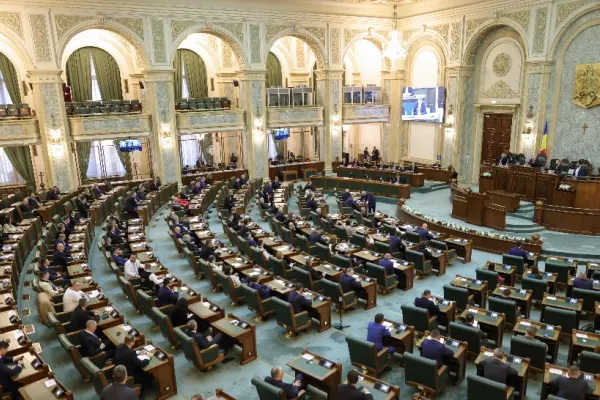 Proiectul lui Crin Antonescu privind pensiile speciale ale magistraților, RESPINS în Senat pentru a lăsa cale liberă variantei lui Ilie Bolojan