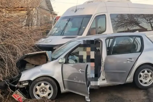 Microbuz de persoane, implicat într-un grav accident în județul Tulcea. 8 persoane au ajuns la spital
