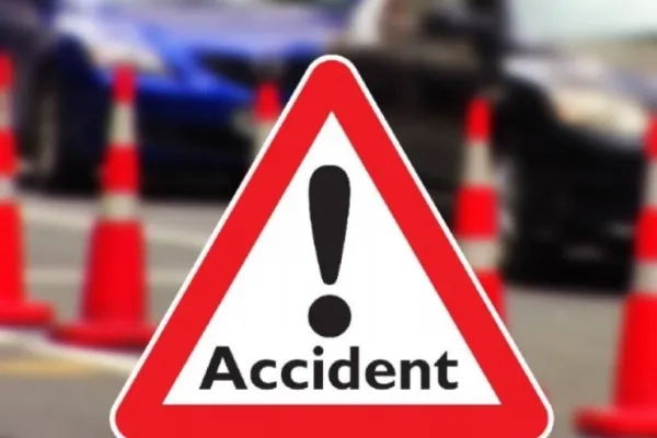 Microbuz cu pasageri, implicat într-un accident în județul Prahova. 8 persoane, asistate medical la fața locului