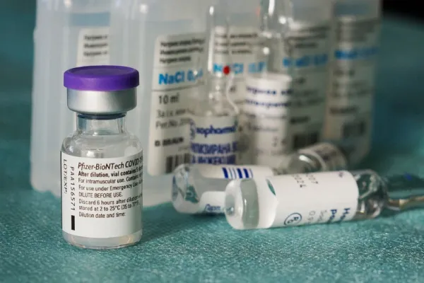 Un fost manager la BlacRock spune că vaccinurile anti-Covid ar fi fost făcute ca să rezolve problema pensiilor nesutenabile ale generației boomers - VIDEO