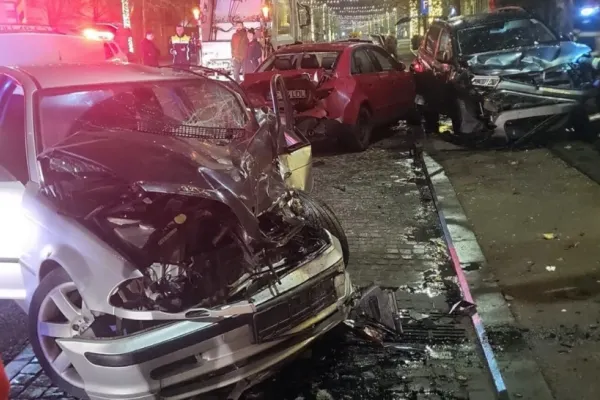 GRAV accident rutier provocat de un șofer băut. Patru mașini implicate în coliziune