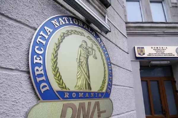 Anchetă DNA la Primăria Iași: funcționari publici rămași în funcții chiar și după vârsta de pensionare