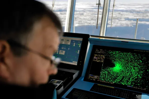 Polul Nord magnetic al Pământului se îndreaptă spre Rusia. Oamenii de știință avertizează că efectele pot fi grave